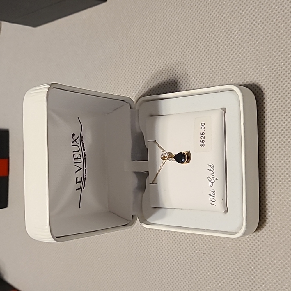 LE VIEUX BEAUTIFUL 10KT YELLOW GOLD SAPPHIRE PENDANT WITH DIAMOND ACCENT 18"